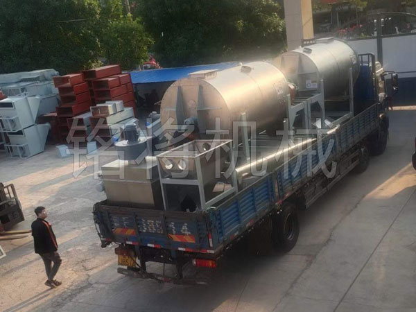 河北晉州兩臺(tái)5方螺帶攪拌機(jī)出發(fā) 河北晉州兩臺(tái)5方螺帶攪拌機(jī)出發(fā)